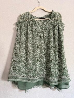 EUC Lane Bryant Sage Green Floral
Ruffle Neck Shell